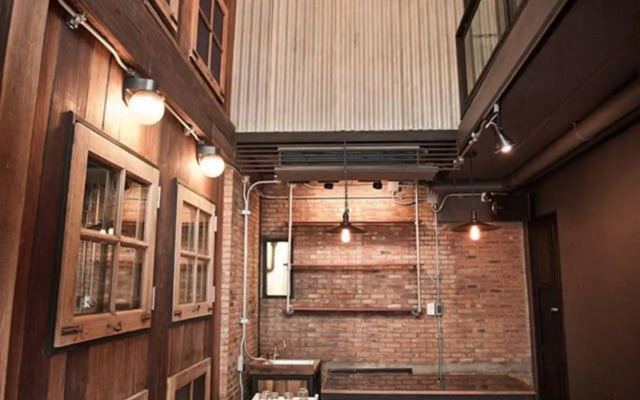 The Arak Bed Bar and Hostel