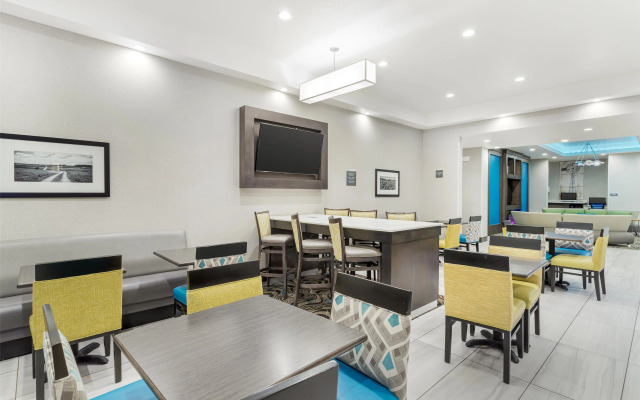 Best Western Plus Waller Hotel