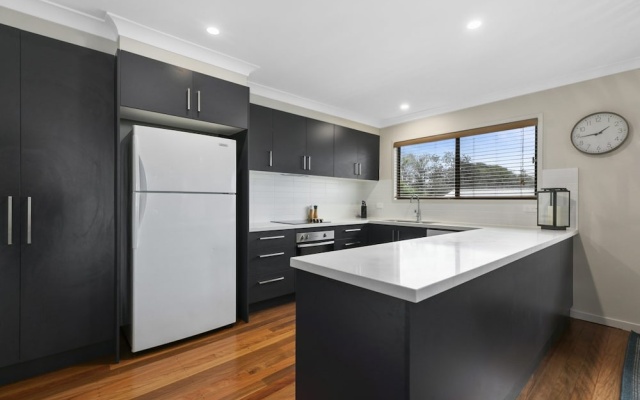 Sundance, Pet Friendly Beach House In Peregian! 59 Lorikeet Drive – Guest Rooms – Peregian Beach