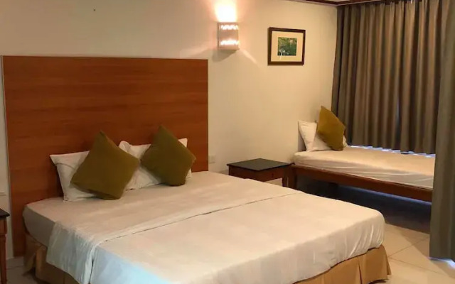 CMK and Private Water Chalet