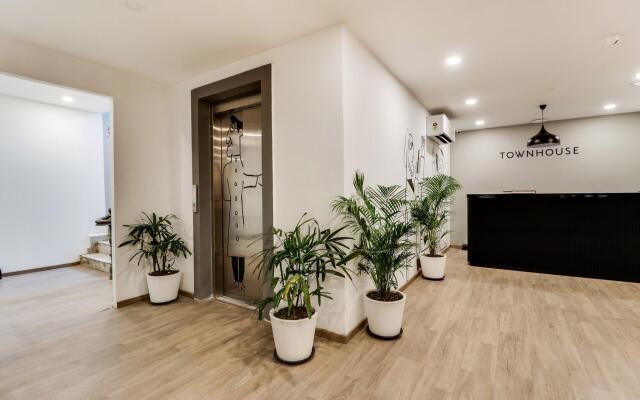 OYO Townhouse 135 Gandhi Hall