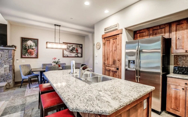 Ski-in 2 Bedroom Townhome at Mountain Thunder