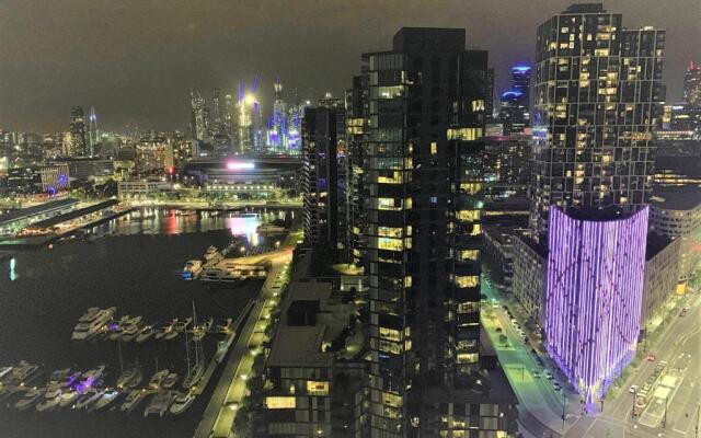 Melbourne Private Apartments Collins Wharf Waterfront Docklands
