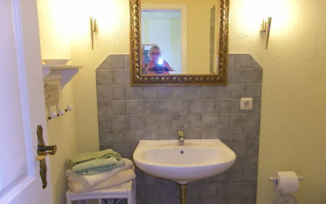 Sunlit Apartment with Garden in Steffenshagen