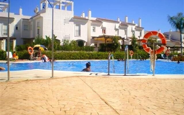 House With 2 Bedrooms in Rota, With Pool Access and Enclosed Garden -