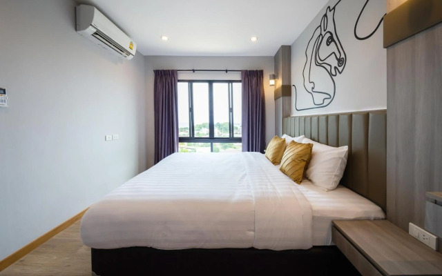 Horsehill Hotel Sriracha