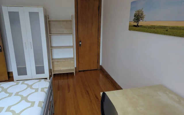 Apartment near Metro Monk Station