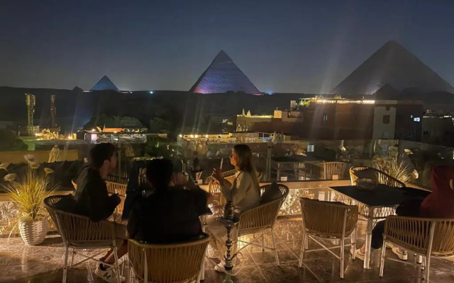 Sunshine Pyramids View Inn