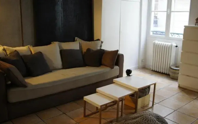 Marais Mezzanine