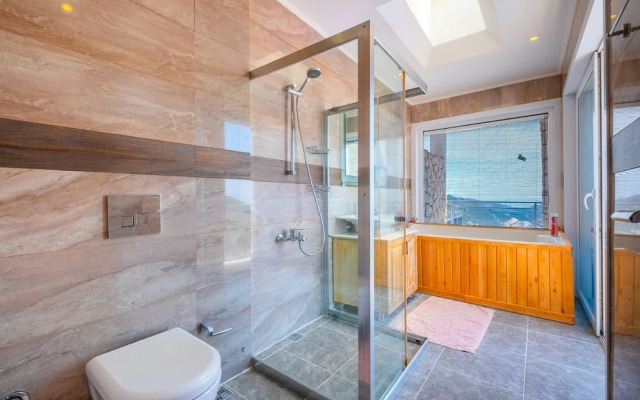 Lux Villa With Inf Pool Jacuzzi - All Rooms w AC