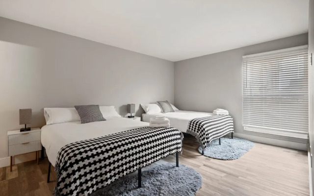 Beautiful 2BR 2BA Apartment With Modern Design