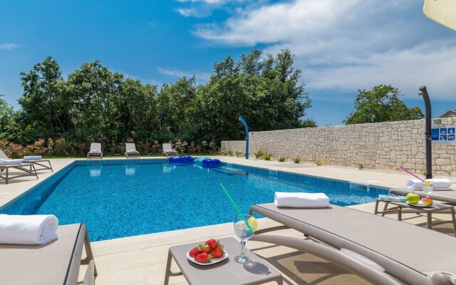 Luxurious Villa in Butkovici with Pool & Hot Tub
