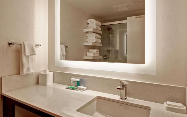 Hampton Inn & Suites by Hilton Calgary-Airport