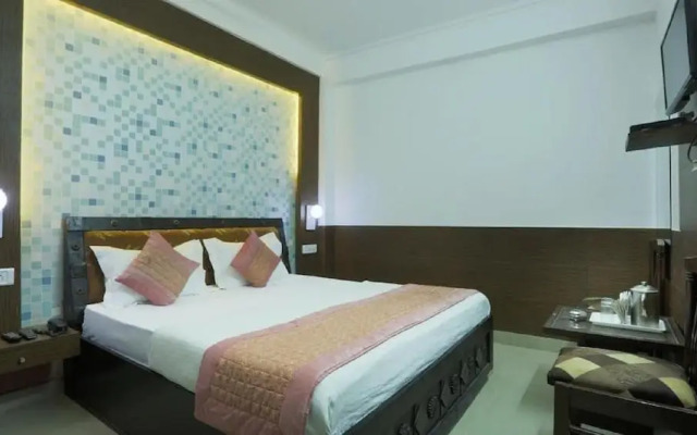 Pathway KDSON at Airport