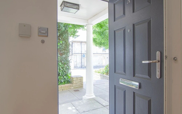 BookedUK - Cosy but spacious apartment