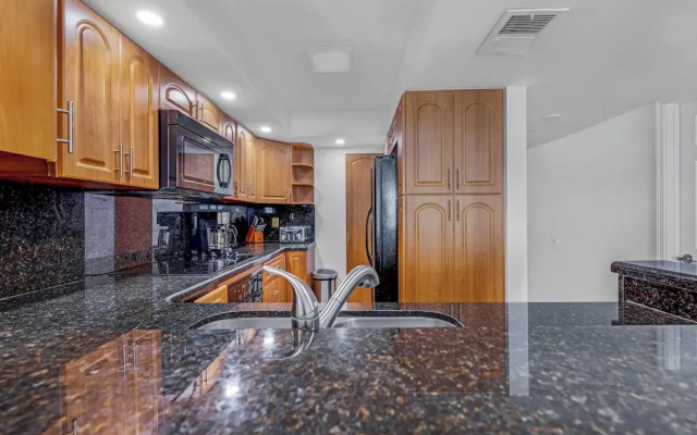 3 Bedroom Condo With Stunning Balcony View