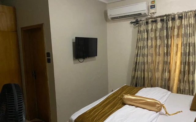 Nue Crest Hotel
