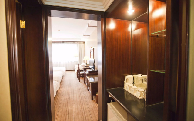 YangShuo New Century Hotel