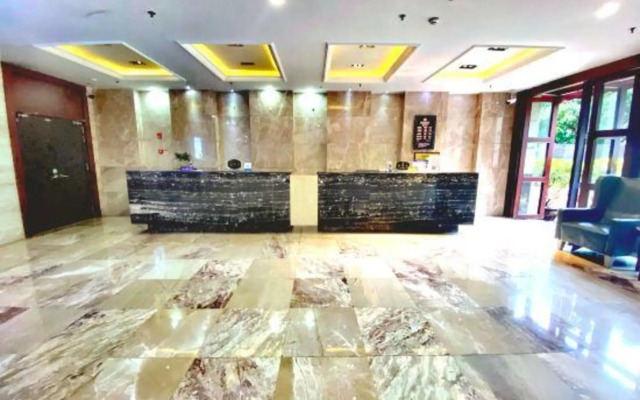 The Four Seasons of Riverview Hotel