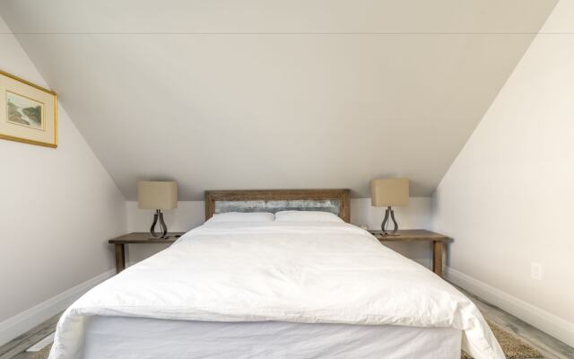 Elevate Rooms at Spadina & Bloor