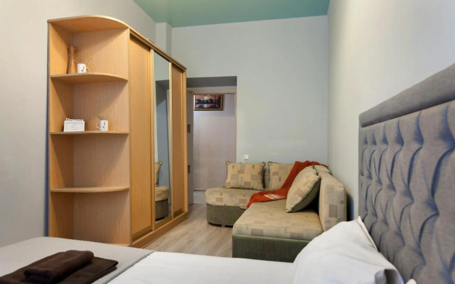 FRIENDS HOUSE on SQUARE RYNOK