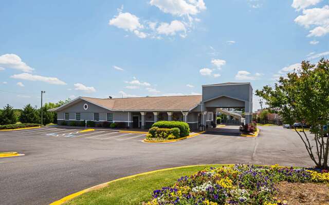 Quality Inn & Suites Greenville - Haywood Mall