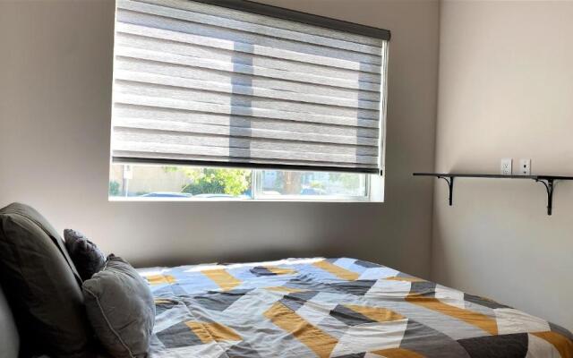 Beautiful and Sunny 3bd 2ba Hollywood Apartment