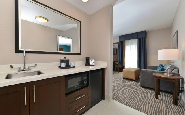 Hampton Inn & Suites Des Moines Downtown