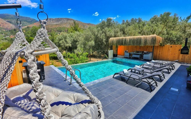 Luxury Villa With View in Uzumlu Kalkan