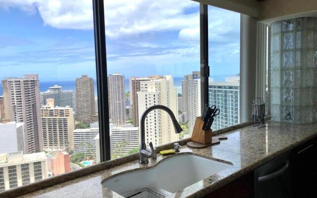 Hawaiian Monarch Penthouse 3bedroom