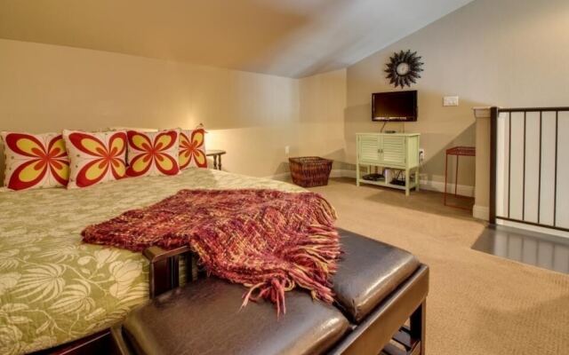 Living Local Lakeway Cove 2 Bedroom Condo