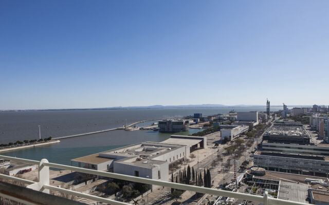 Rent4Rest Lisbon 17th Floor River View Apartment