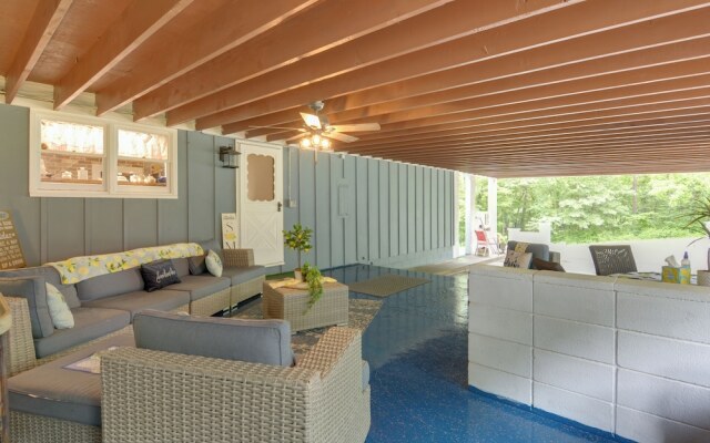 Bright Springfield Home: Walk to Nature Center!