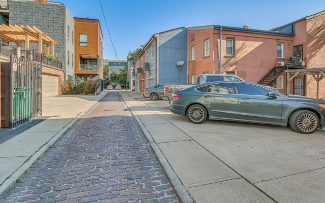 Vibrant Downtown Cincinnati Townhome w/ Sauna!