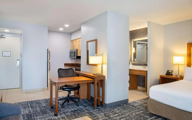 Homewood Suites by Hilton Winnipeg Airport-Polo Park, MB