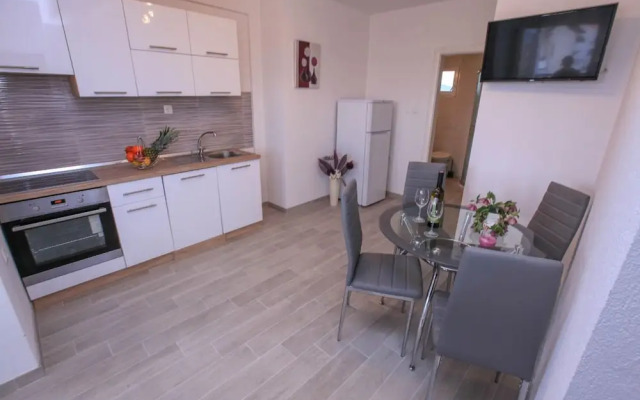 Bozi - With Pool - A5 II kat