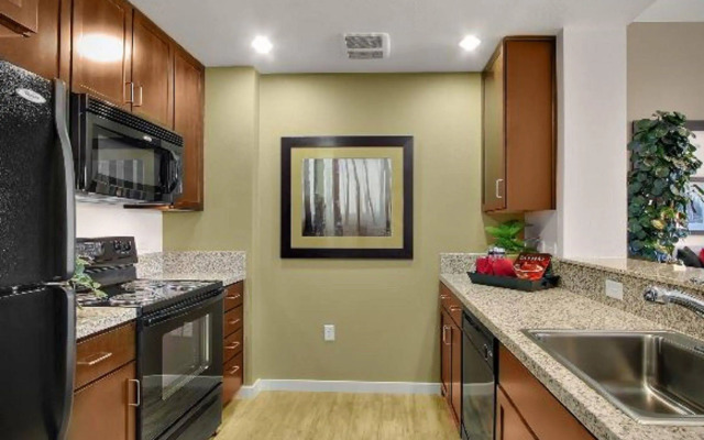 Global Luxury Suites at Villa Street