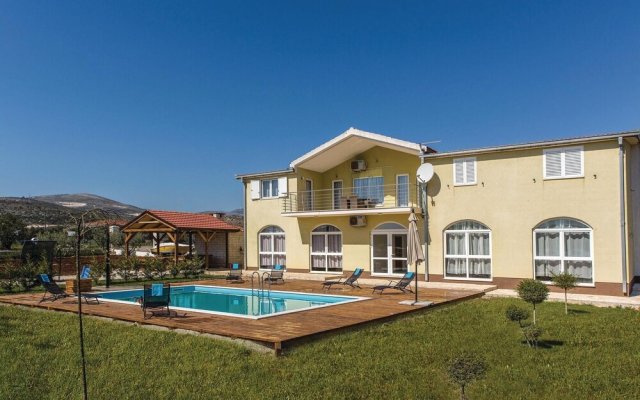 Amazing Home in Divulje With Wifi and 8 Bedrooms