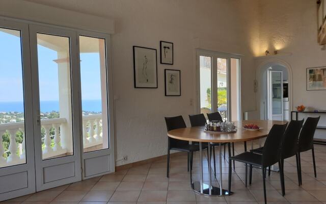 Spacious Villa in Var With Swimming Pool