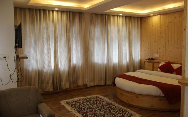 Hotel Dreamland Riverside (Old Manali)