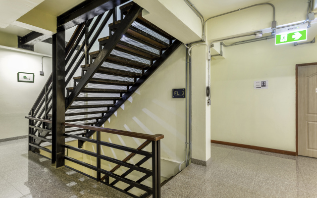 OYO 928 Leaf Hostel