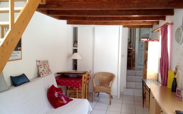 Studio in Saint-jean-d'angély, With Private Pool, Enclosed Garden and