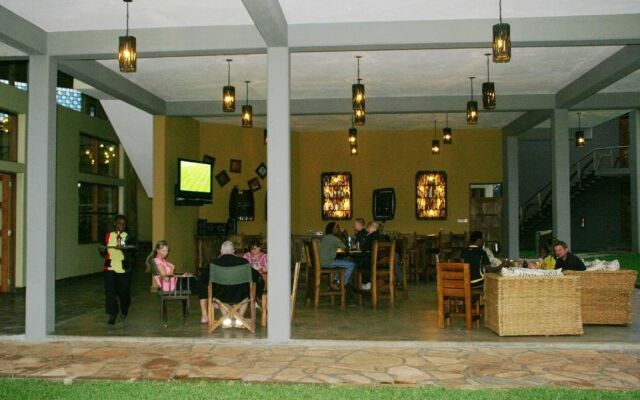 Weru Weru River Lodge