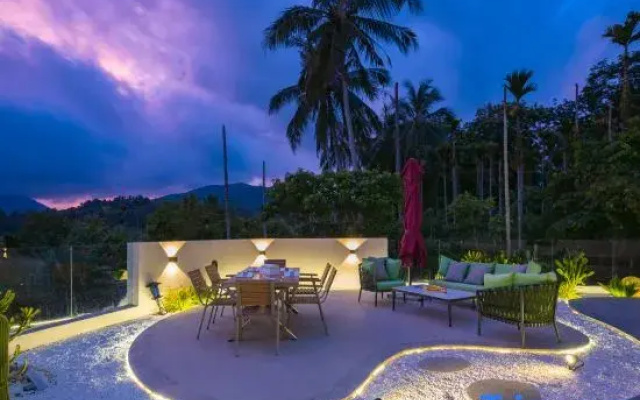 Twin Homestay (Wanning Shimeiwan Tourism Highway)