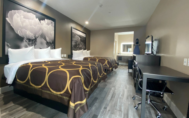 Super 8 by Wyndham Niagara Falls by the Falls
