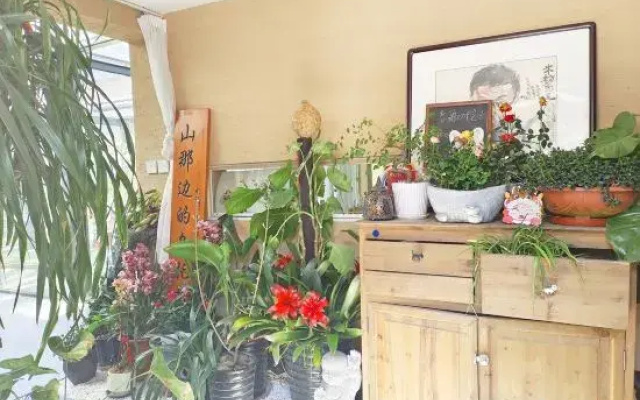 Chun Ge's yard