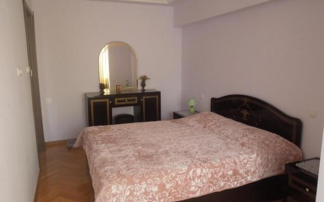 Apartment on 26 May 10/12