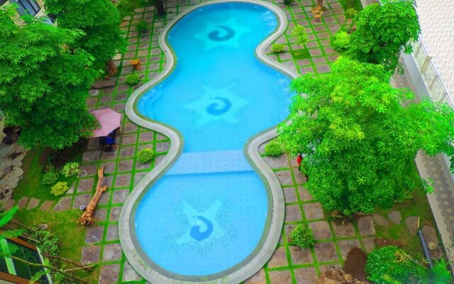 Dewarna Hotel & Convention