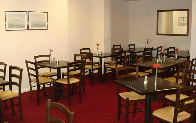 Palace Court Hotel