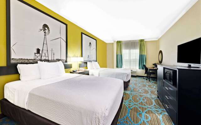 Super 8 by Wyndham San Antonio/Alamodome Area